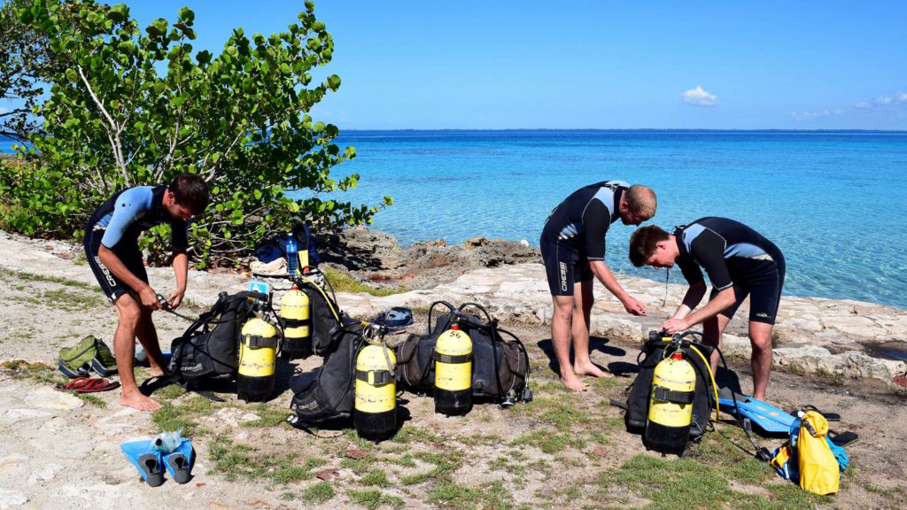 Student learning How to Assemble Scuba Gear equipment during Open Water Diver Course in Varadero, Cuba
