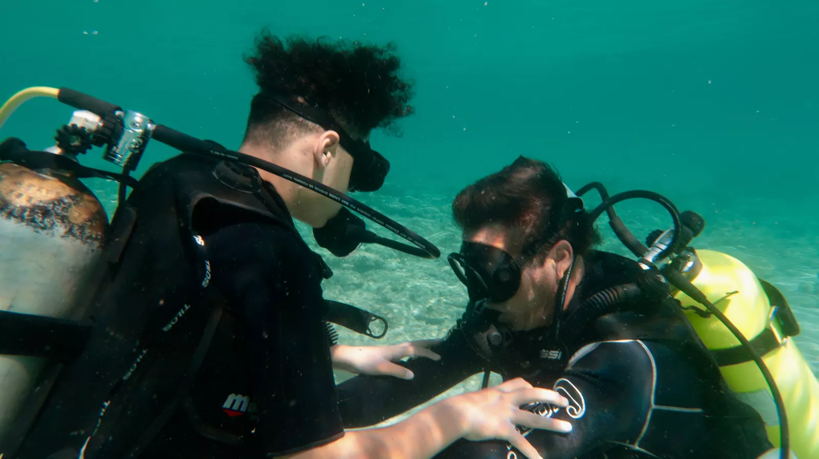 Scuba diving course in Varadero, Cuba with a Professional instructor, learning prevention, diver assistance and rescue techniques in a diving section