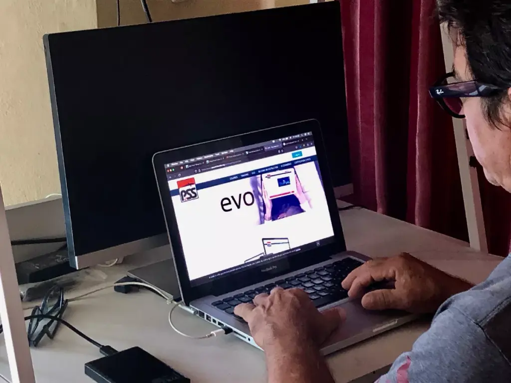 Beginner learning scuba diving online before traveling to Cuba